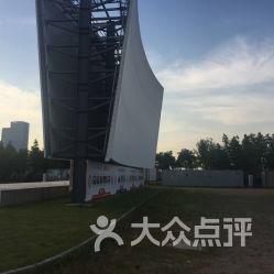 九洲影院里,光影交织，畅享视听盛宴